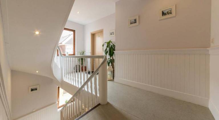 Serviced apartment with 2 rooms for 5 persons — photo 4