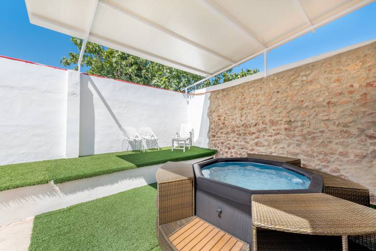 Nice vacation home with garden, hot tub & terrace | Garden view | Pets are welcome — photo 3
