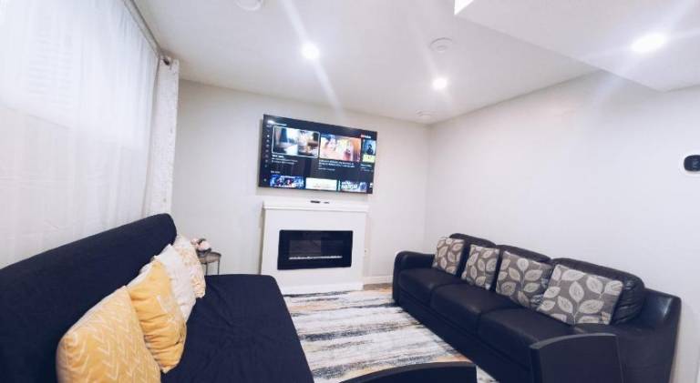 Beautiful holiday apartment | Pet-friendly in Edmonton, AB