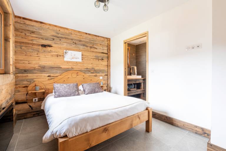 Apartment "La Cabane Du Cerf" with Mountain View, Private Terrace and Wi-Fi — photo 2