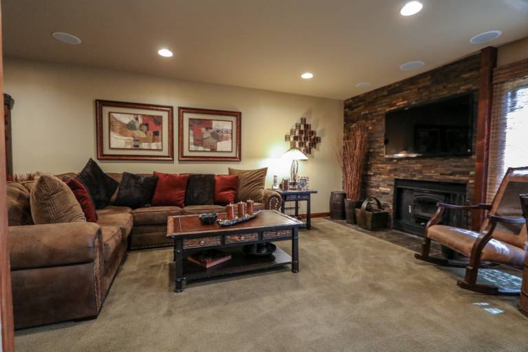 Fully equipped lovely condo with hot tub, terrace & BBQ | Dogs allowed in Mammoth Lakes, CA