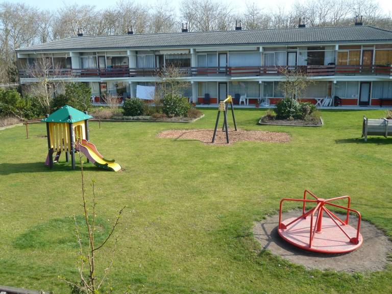 Rental apartment with garden & pool in Zoutelande