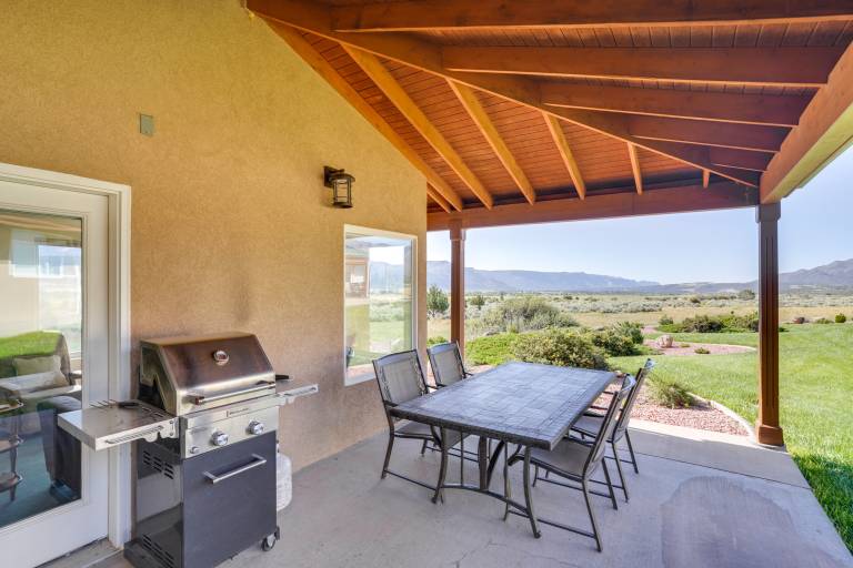 Zion Mountain Guest House w/ Canyon Vistas! — photo 3