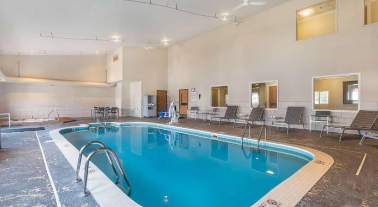 Best Western Plus University Park Inn & Suites — photo 4