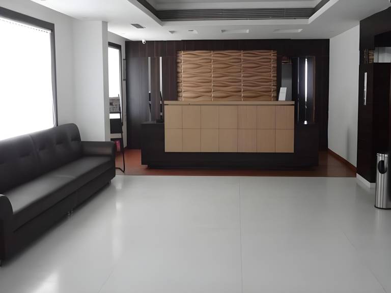 Hotel Sheela Shree Plaza