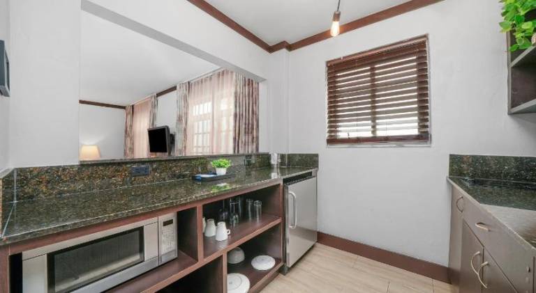 Lincoln Arms Suites — photo 5
