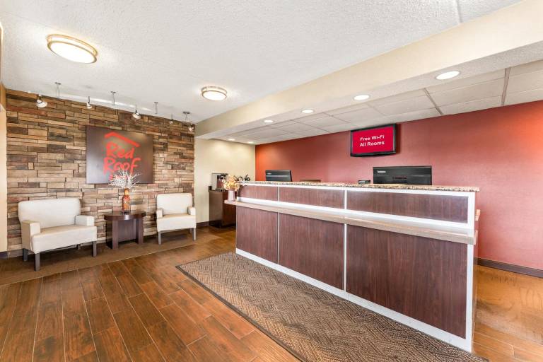Red Roof Inn Allentown Airport — photo 2