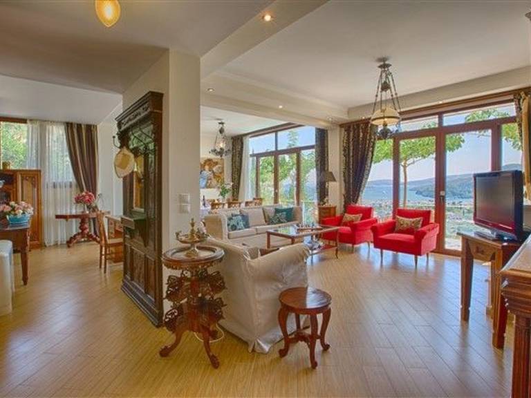 Fully equipped house with grill, yard & private pool | Pets are welcome — photo 3