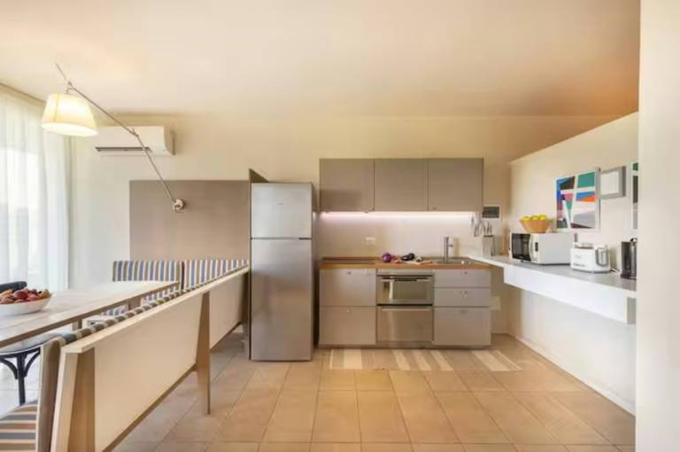 Family-friendly vacation home with pool, patio & barbeque | Pets are welcome — photo 5