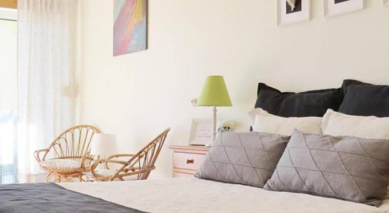 Apartment with terrace, pool & garden in Lagos
