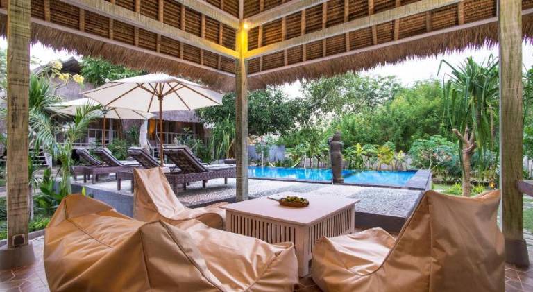 Bungalow with pool, garden & terrace | Perfect for remote work — photo 2
