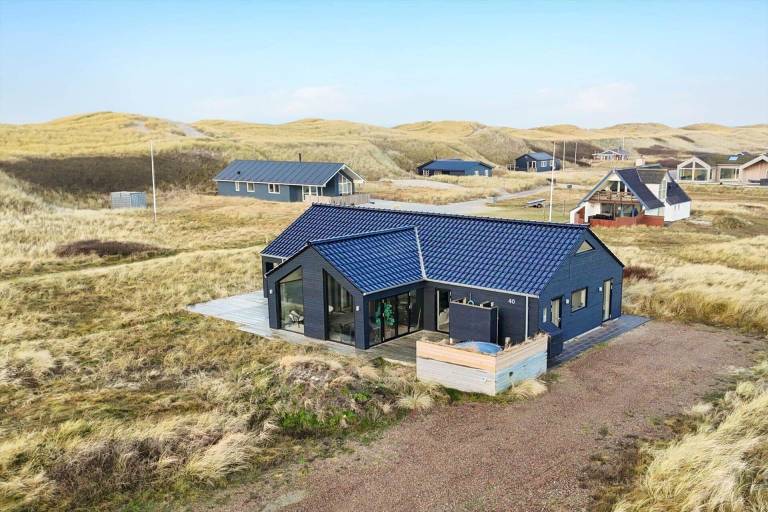 Fully equipped nice vacation home with sauna, grill & jacuzzi | Beach nearby | Pets allowed — photo 2