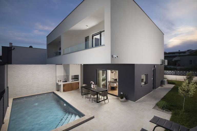 Children-friendly villa with barbecue, terrace & private pool | Garden view | Pets allowed in Medulin