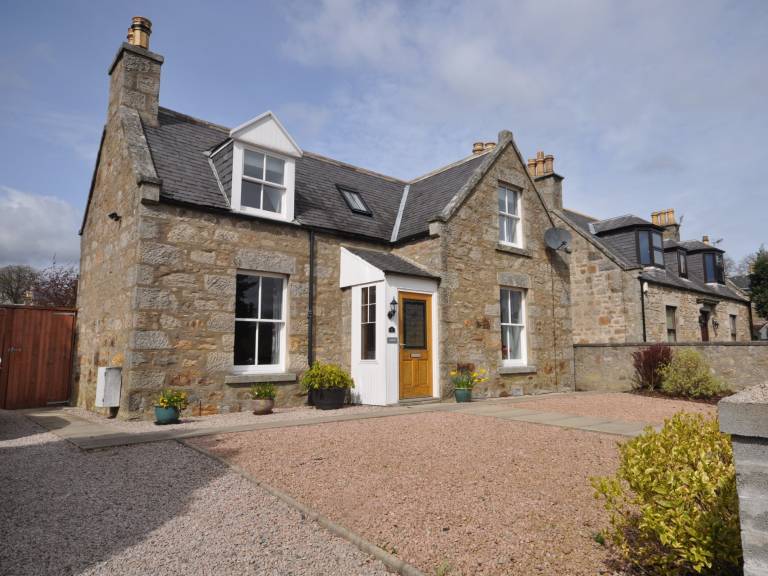 Cottage  Huntly