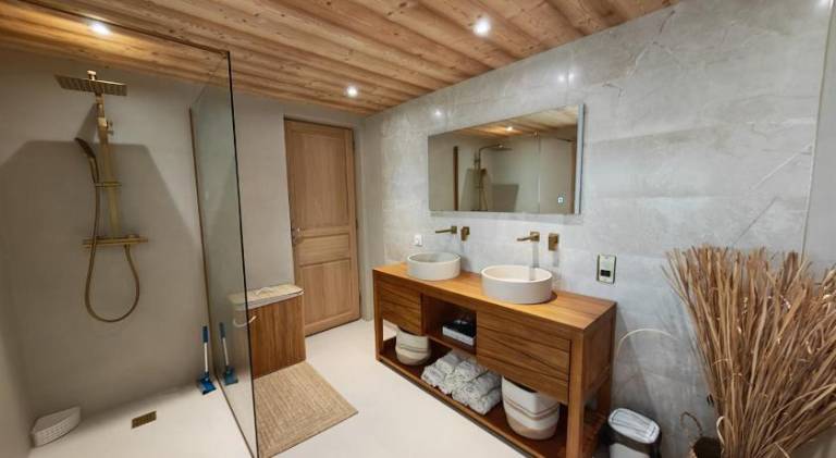 Chalet with jacuzzi | Dogs allowed — photo 2