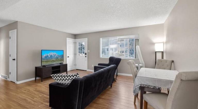 Fully equipped beautiful vacation home with terrace | Dogs allowed in Colorado Springs, CO