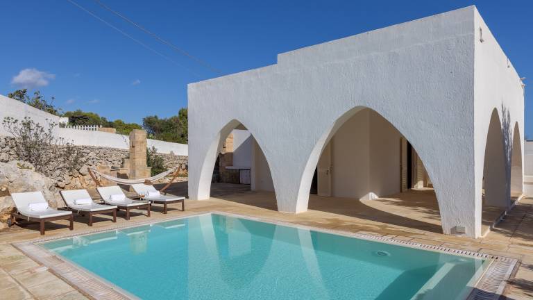 Villa with barbeque, yard & patio | Garden view — photo 2