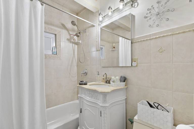 House  Fort Lee