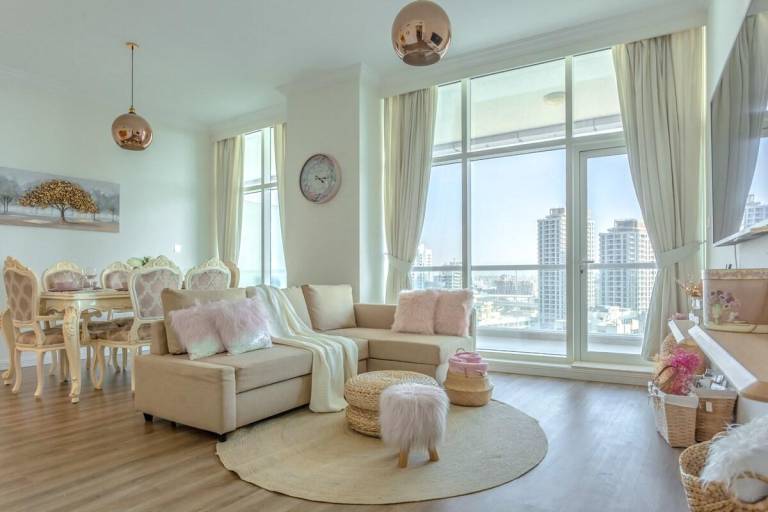Fully equipped apartment with jacuzzi, pool & garden | Water view | Close to the beach | Suitable for remote work | Dogs allowed in Abu Dhabi