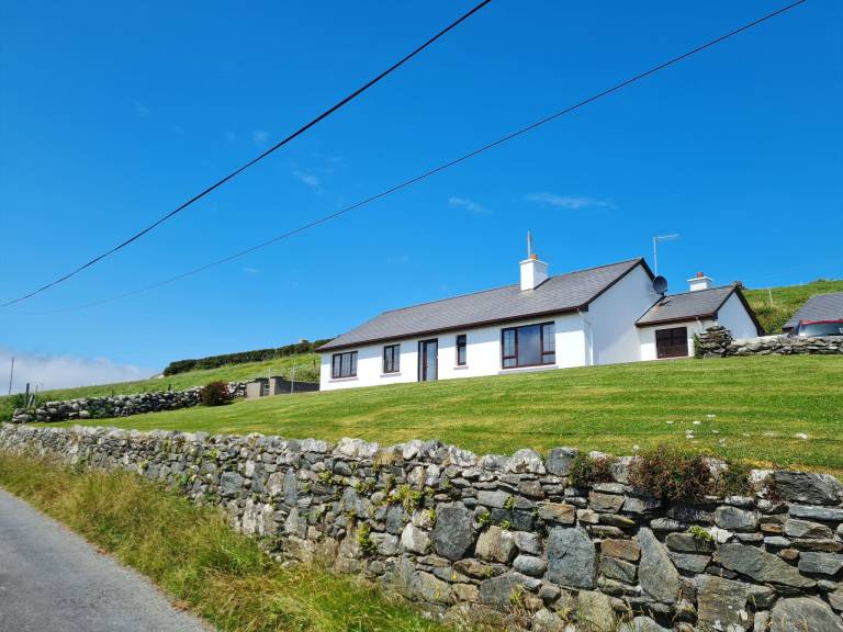 House with yard in Galway