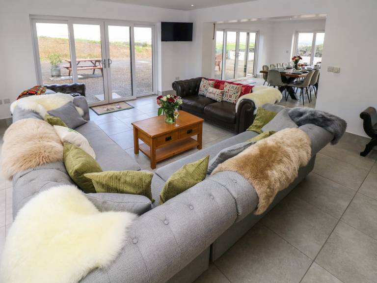 Cottage with jacuzzi & garden — photo 4
