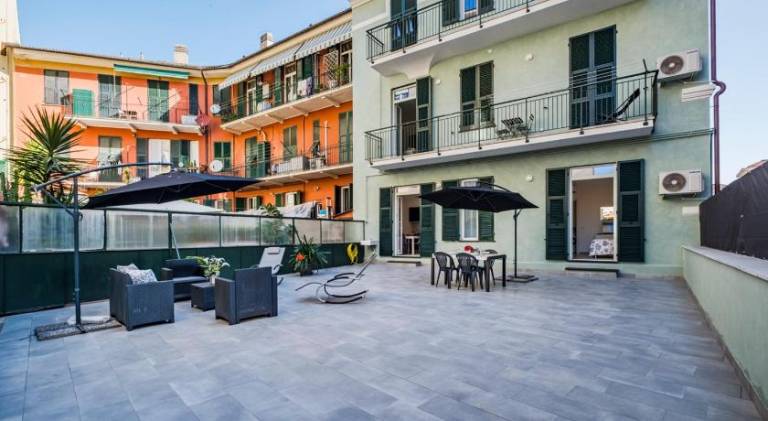 Holiday apartment with patio — photo 3