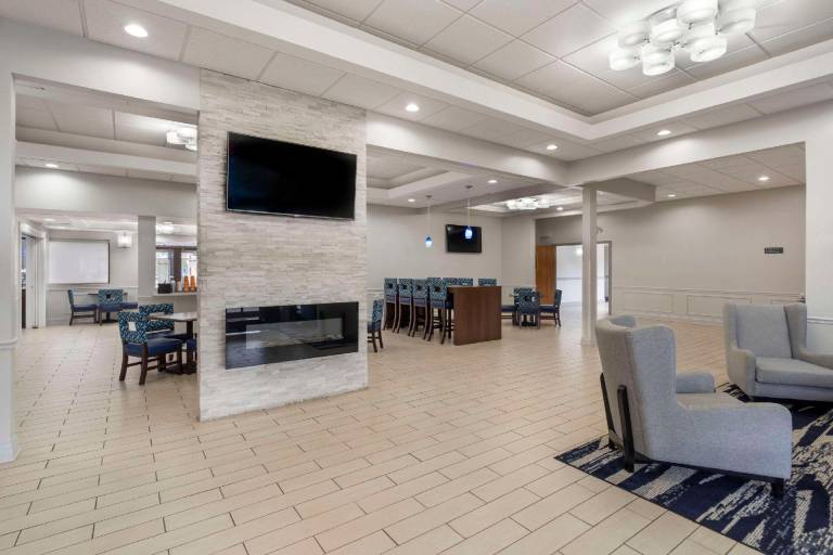 Comfort Inn & Suites Mundelein-Vernon Hills — photo 4