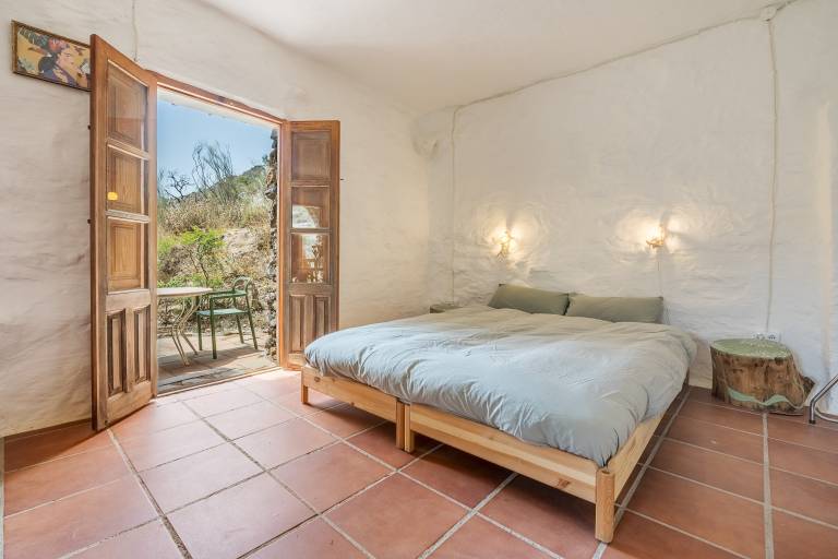 Studio with garden & patio | Mountain view — photo 4