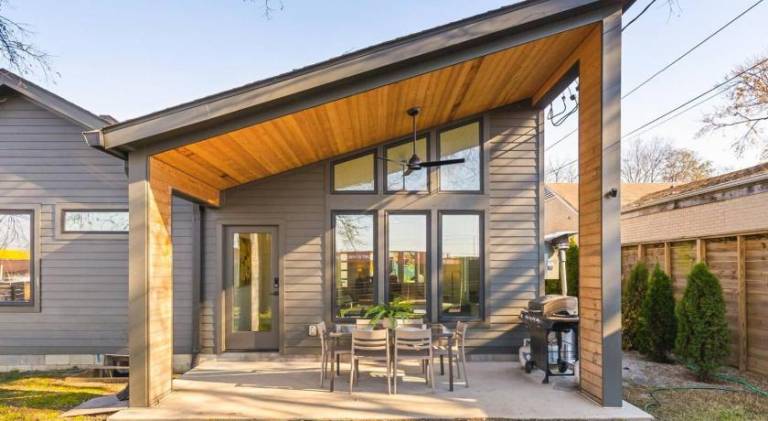 Vacation home with barbeque & yard in Nashville, TN