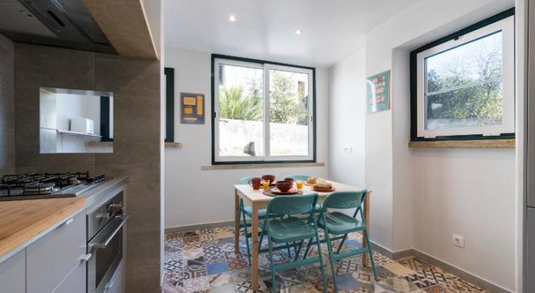 Fully equipped rental apartment with terrace & hot tub | Near São Jorge Castle | Perfect for remote work | Pet-friendly — photo 3