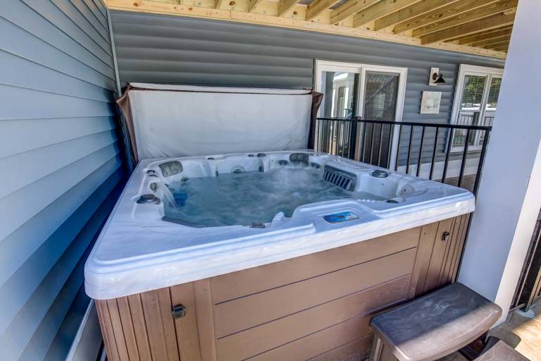 Vacation home with private pool, jacuzzi & barbeque — photo 4
