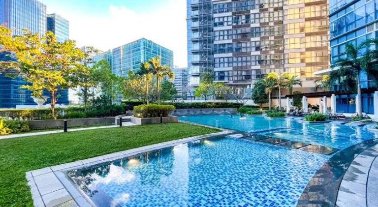 Luxury 2BR Penthouse Across Uptown BGC I Modern in Taguig
