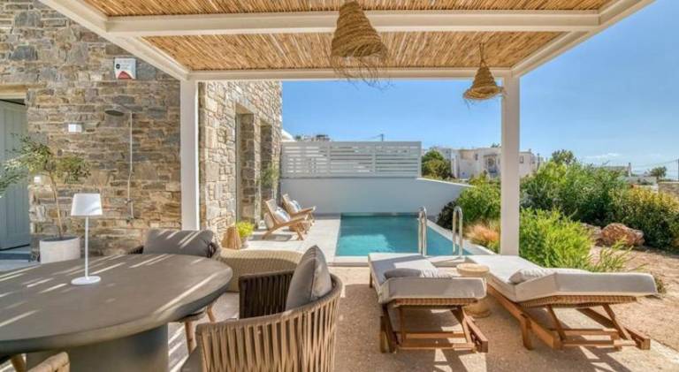 Villa with private pool, yard & patio — photo 3