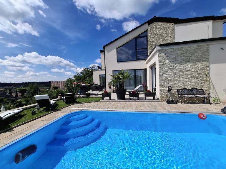 Apartment  Lány