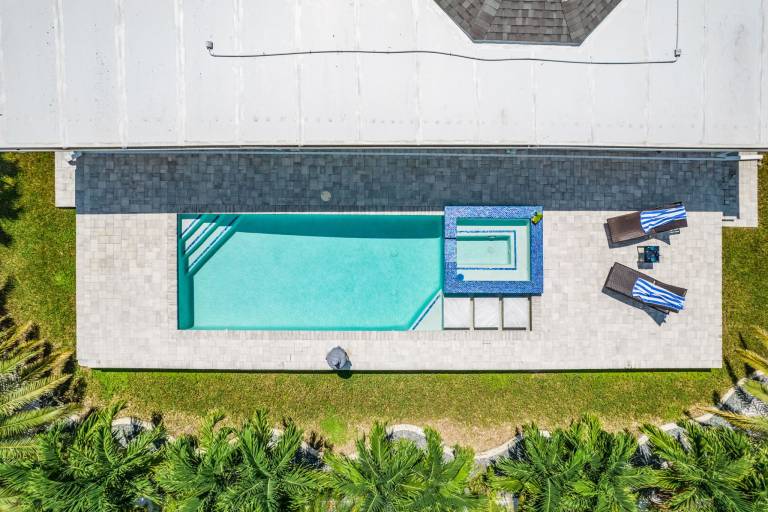 Child-friendly house with jacuzzi, private pool & barbecue | Perfect for remote work | Pets are welcome — photo 3