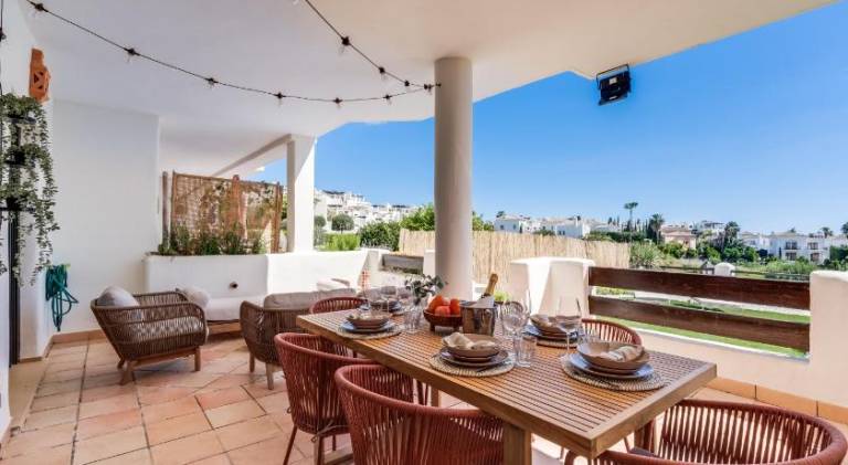 Holiday apartment with heated pool, terrace & garden — photo 4