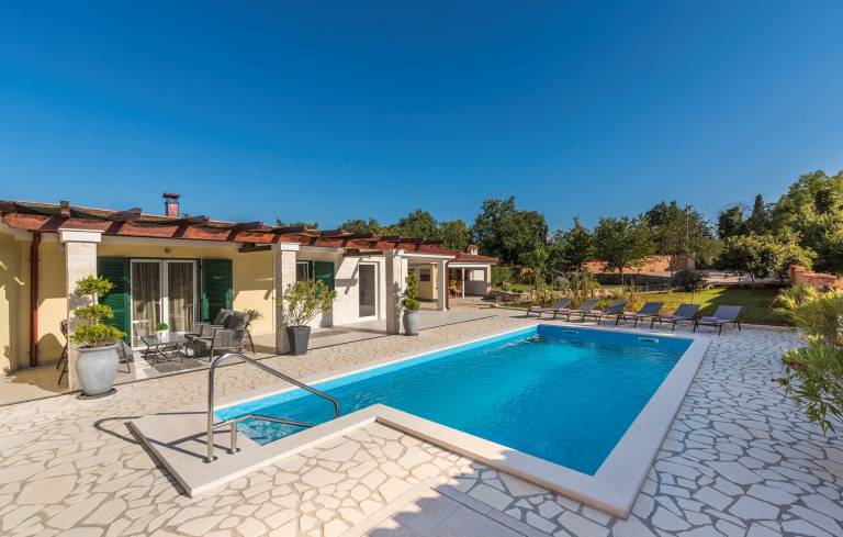 Fully equipped villa with BBQ, private pool & garden | Pets allowed — photo 5
