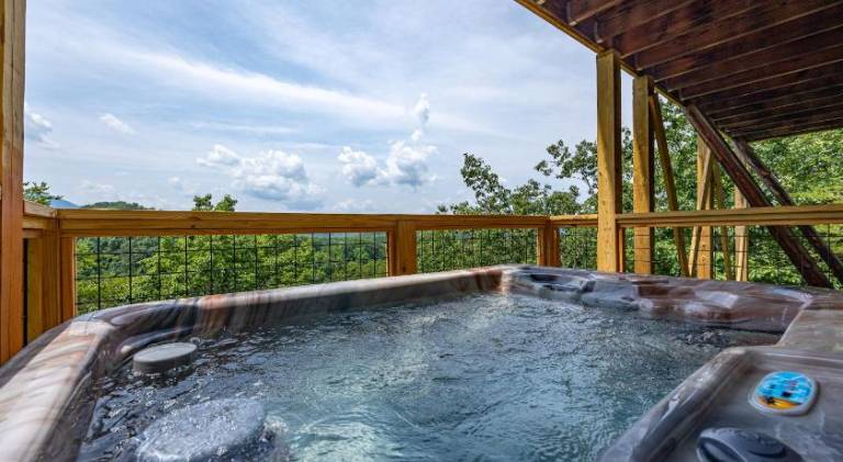 Vacation home with jacuzzi — photo 3