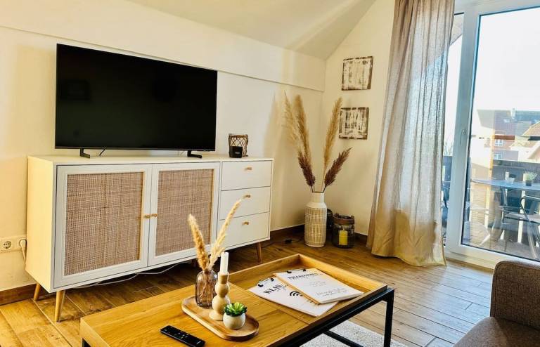 Moderne Ferienwohnung mit Balkon, Kaminofen und Privatparkplatz in Lemkenhafen in Fehmarn