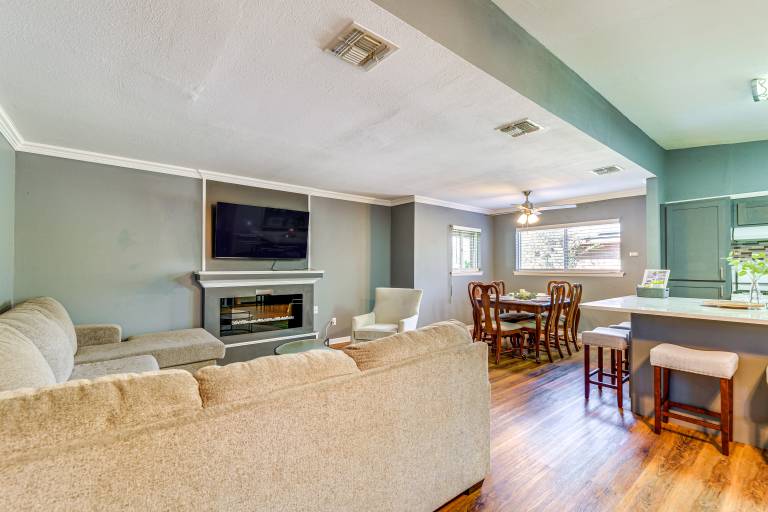Game Room & Grill: Family Home in Corpus Christi! — photo 4