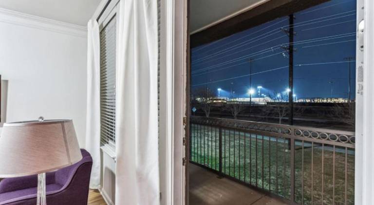 2 BD Luxe Oasis, Near The Star and Shops — photo 5