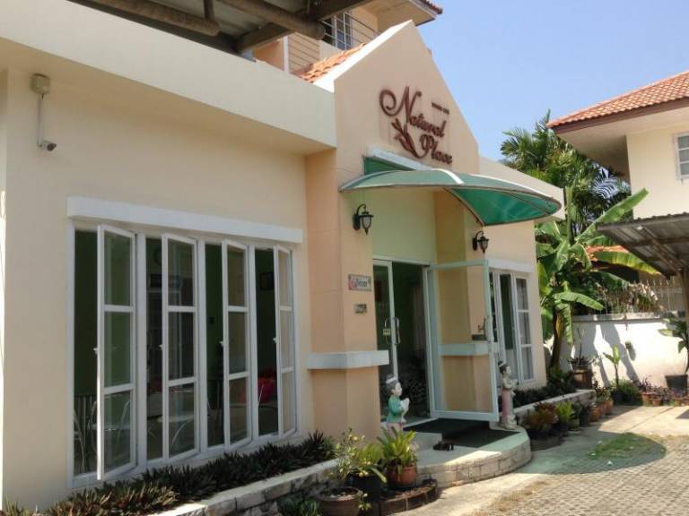 Serviced apartment with patio | Pet-friendly — photo 3