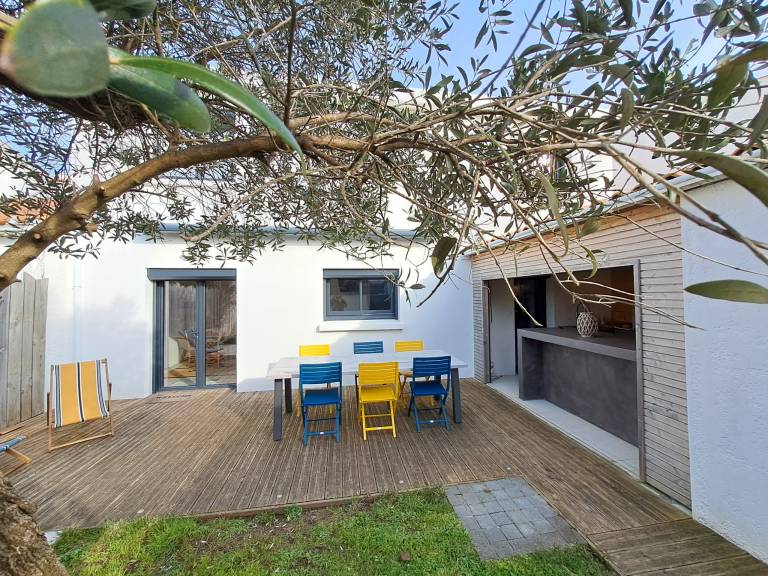 Fully equipped nice vacation home with garden & patio | Pet-friendly in Les Sables-d'Olonne