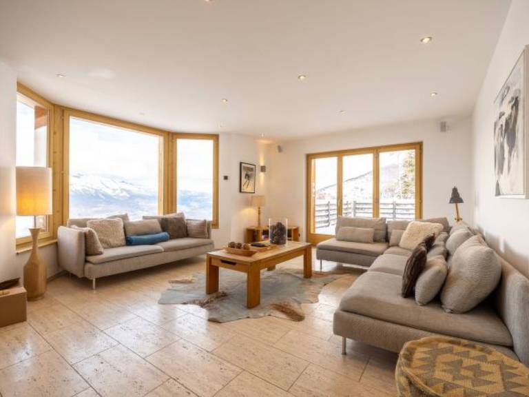 House with jacuzzi, sauna & patio — photo 4