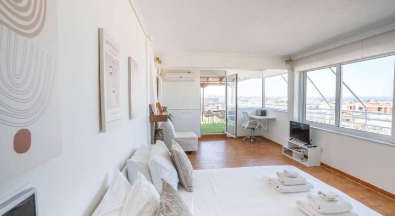 Glyfada Residence Top Floor With Sea & Tower View — photo 2
