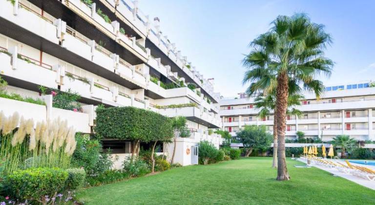 Holiday apartment with pool — photo 4