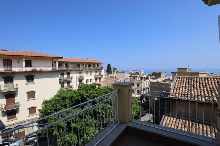 Holiday apartment with terrace in Taormina