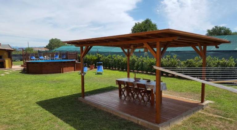 House with pool — photo 3