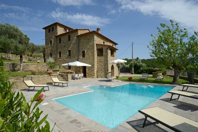 Fully equipped villa with patio, barbecue & private pool | Perfect for remote work | Dogs allowed in Cortona