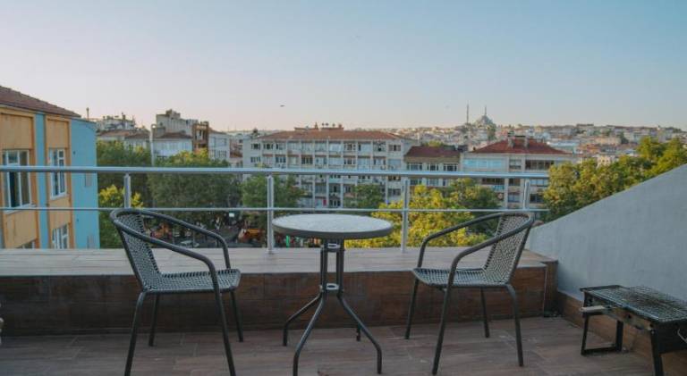 4 BR Flat with Terrace and Hot Tub in Historic Istanbul — photo 5